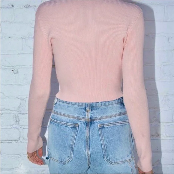 Brandy Melville Brett Turtleneck Top - Picture 3 of 12